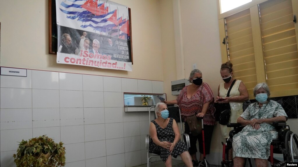 Del total de casos, 1 759 son del sexo femenino y del sexo masculino 1 391. El 8.2% (258) fueron asintomáticos. Pertenecen a los grupos de edad: menores de 20 años (709), de 20 a 39 años (940), de 40 a 59 años (937), de 60 y más (564).