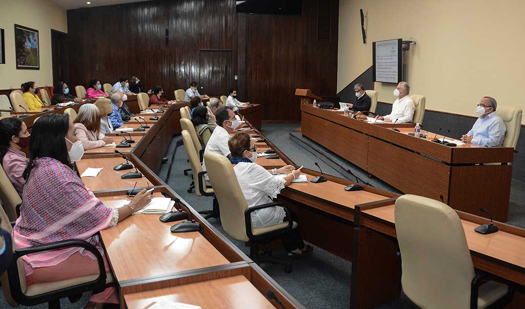 Como parte de los encuentros habituales del mandatario con profesores, investigadores y directivos del centro de altos estudios, se presentó el estado del proyecto de desarrollo local AGROCEL, ejecutado por la Universidad Pedagógica y el municipio Marianao.