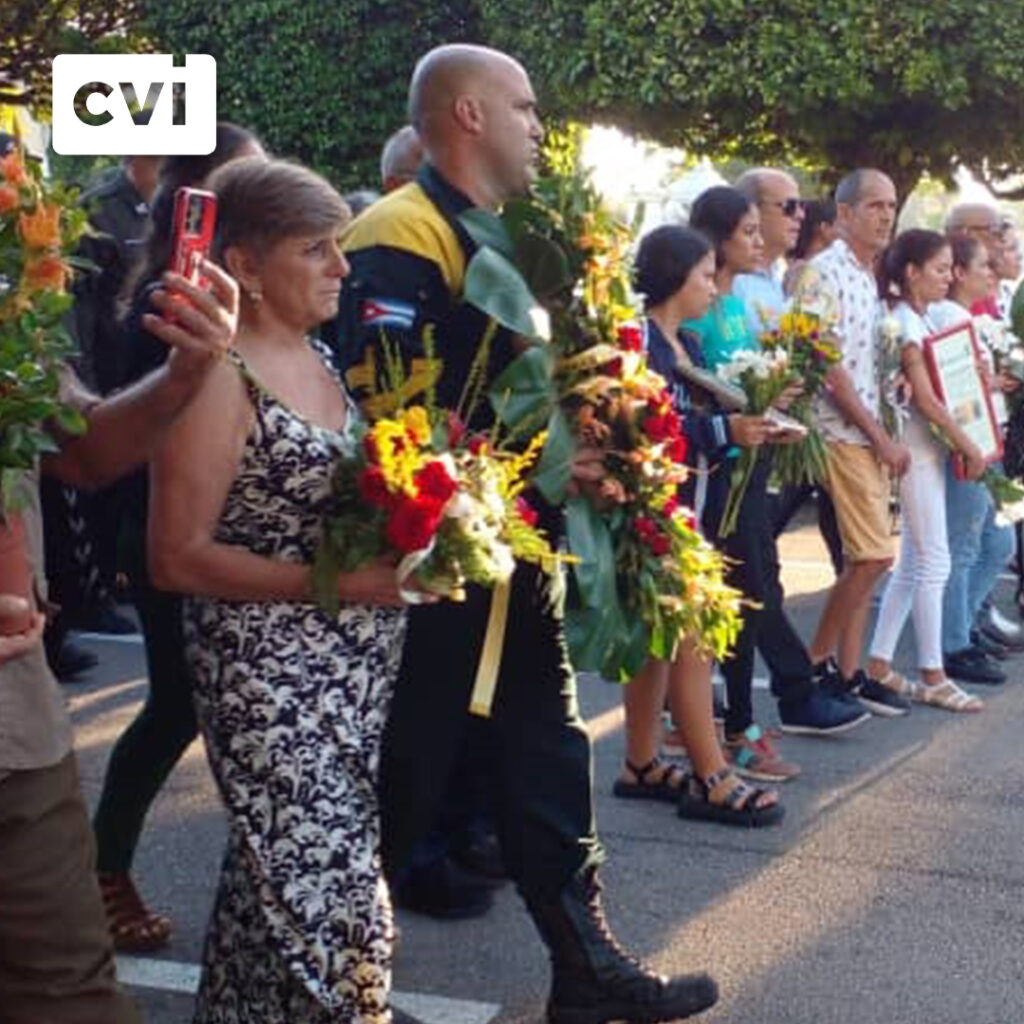 Homenaje a víctimas de derrumbe